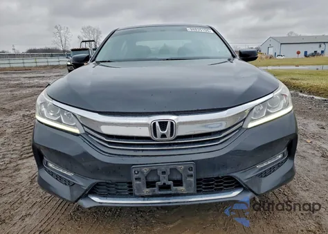 2017 Honda Accord Ex z USA, uszkodzony, nr VIN 1HGCR2F70HA247755